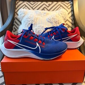 Nike Buffalo Bills Air Zoom Pegasus - size 8 women’s sneakers 💙❤️